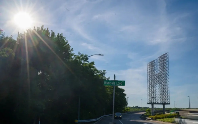 Riverside Inn and Suites