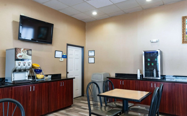 Days Inn by Wyndham Central San Antonio NW Medical Center