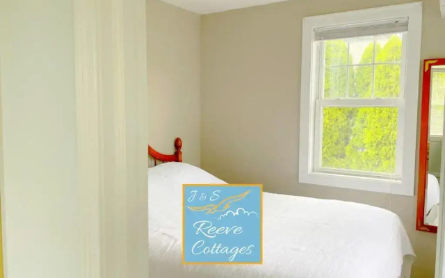 Premier Waterfront Cottage 2