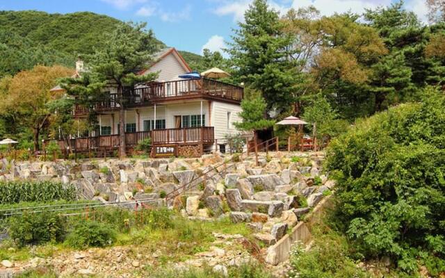 Pyeongchang Gyebang San Rodem Tree Pension