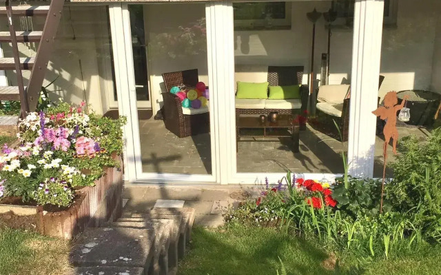 Ferienwohnung Apartment Dettum mit eigenem Bad, Kochnische und Wintergarten