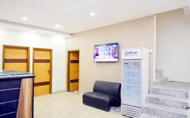 Hotel Lazeeno Classic
