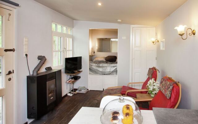 Delightful Chalet in Opglabbeek near Lake
