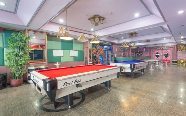 Grand Leo Hotel