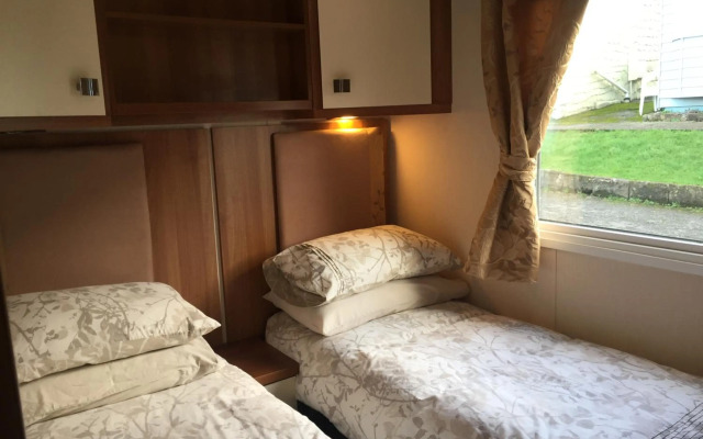 'Hartland Caravan' with Sea Views