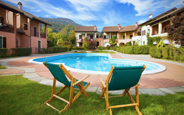 Sunflower Relax Pool and Terrace