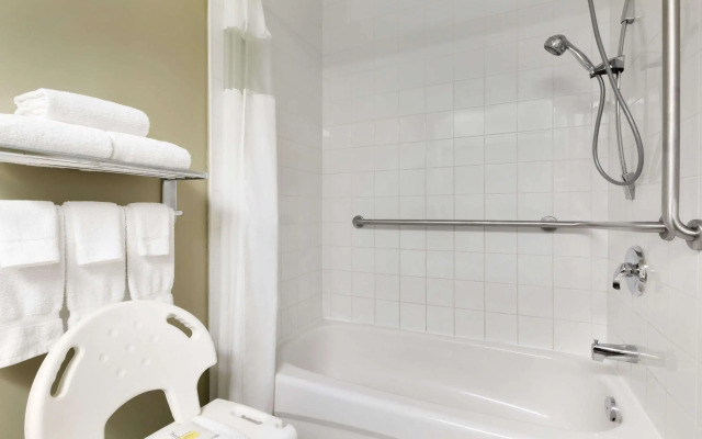 Days Inn by Wyndham Orillia