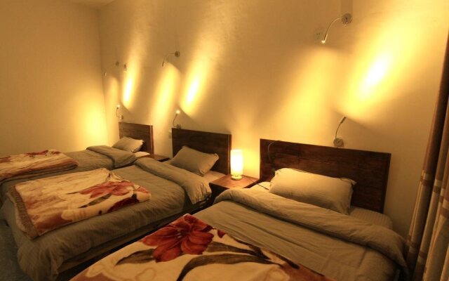 Wind's Whisper Inn Yuanyang