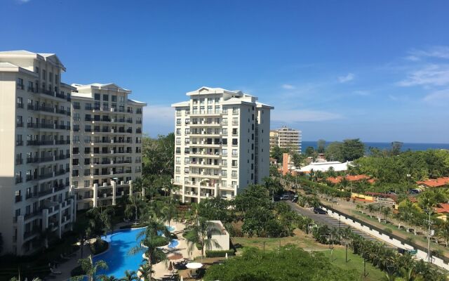 Jaco Bay Apt Overlooking Ocean and Pool