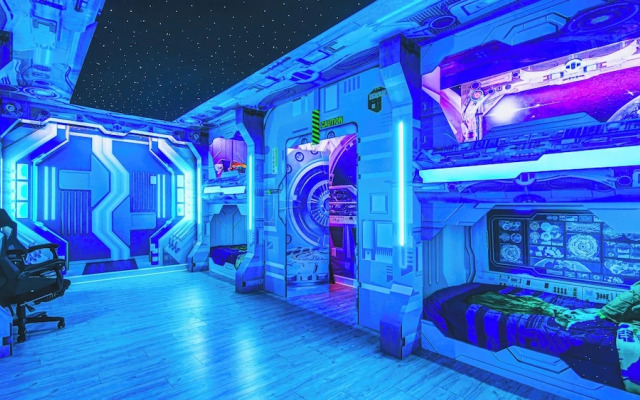 Themed Bedrooms & Private Pool Near Disney