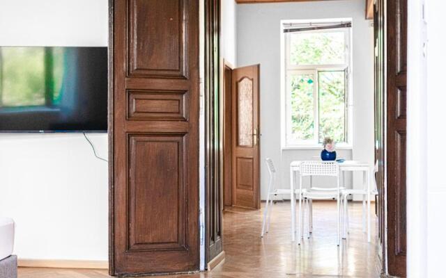 Brilliant 2BR Apt. near AKH-Hospital