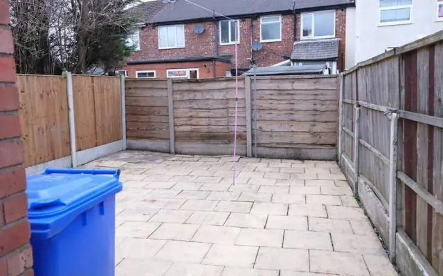 Manchester - 3 Bedroom House - Sleeps 5 - Etihcity