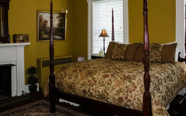 Bourbon Manor B&B