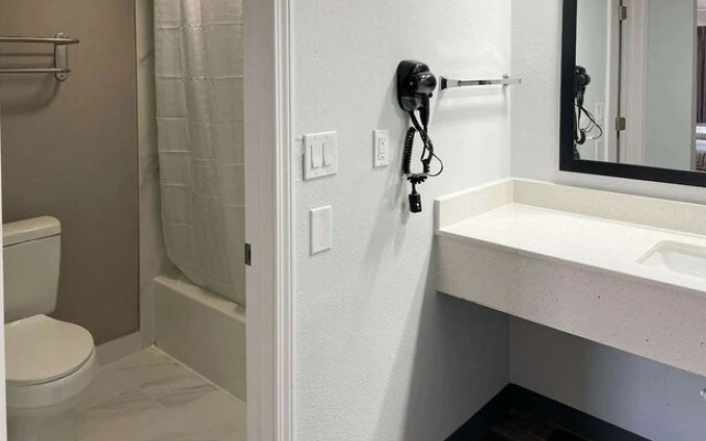 Studio 6 Tulsa, OK Central