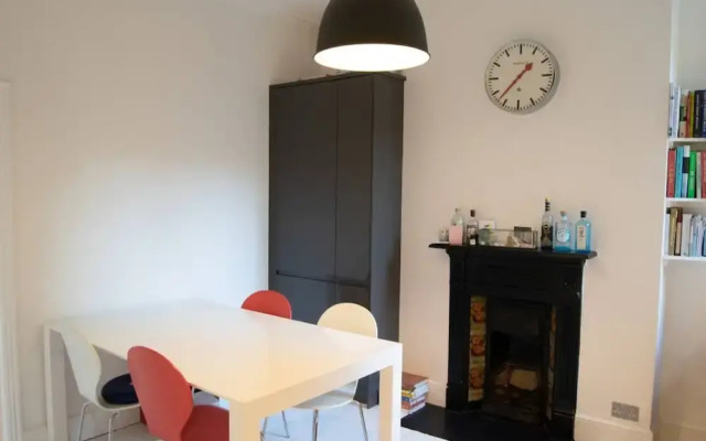 Stunning First Floor Flat In Excellent Location