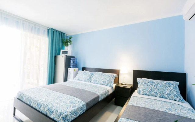 AVENTURA STUDIOS - POOL and BEACH CLUB