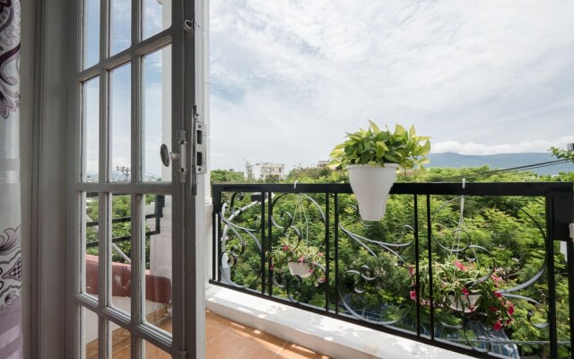 Joy House & Apartment