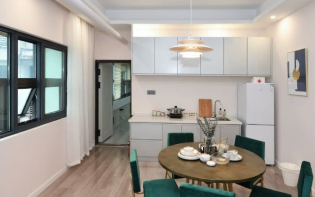 Old Beach Hongkong Style Apartment