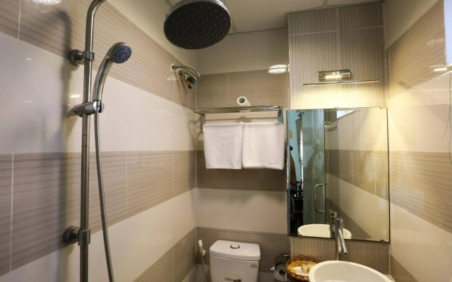 Little Gold Hotel