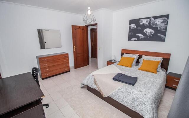 Charming Private Rooms in an Apartment A2 Penha - Faro