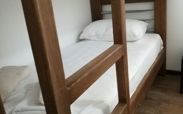 Falcon Apartments - Chacha