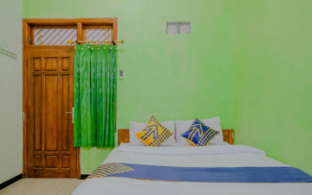 Super OYO 1759 Family Residence