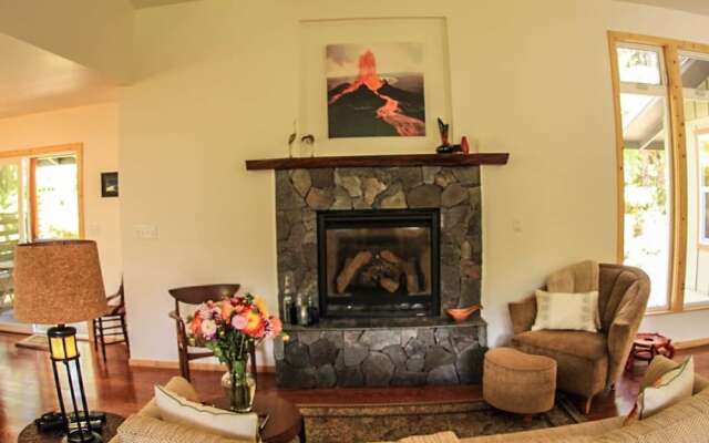 Hale OnaOna by Hawaii Volcano Vacations