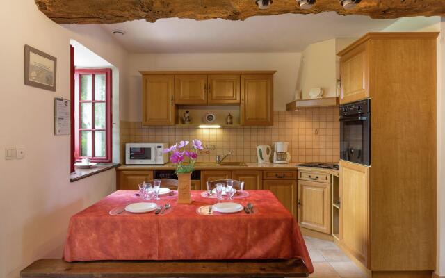 Charming Holiday Home in Bonnemain overlooking a Pond