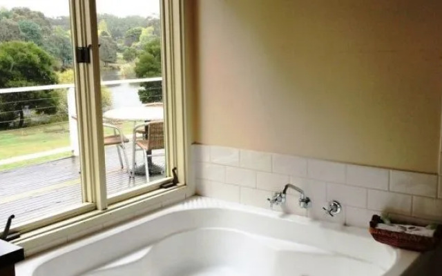 Lakeside Spa Studio Daylesford