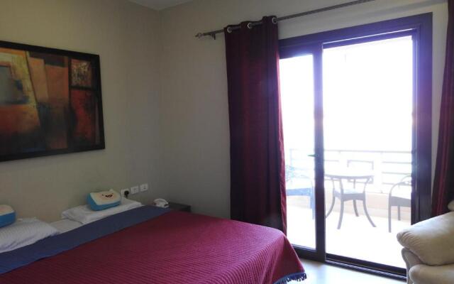 Unique 4-rooms villa w/private pool, beach & dock.