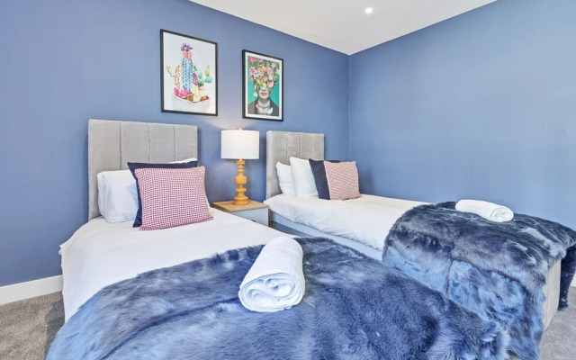 Right On : Bright On Apartment 1B | By My Getaways