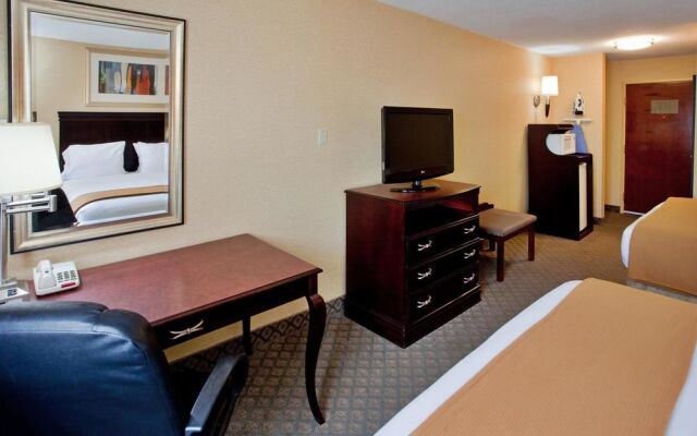 Days Inn & Suites South Boston