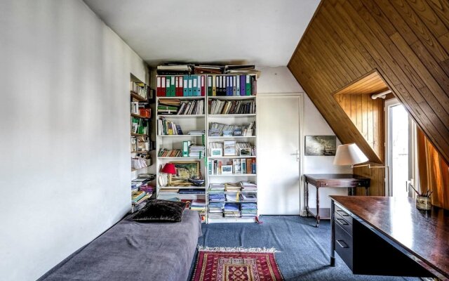 Rustic 3-bdr Family Apartment in Canal St. Martin