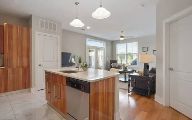 Luxurious Downtown Condo