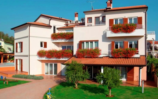 Modern apartment for 2-4 persons in familily house with shared pool - Apartment in Porec - Photo 2