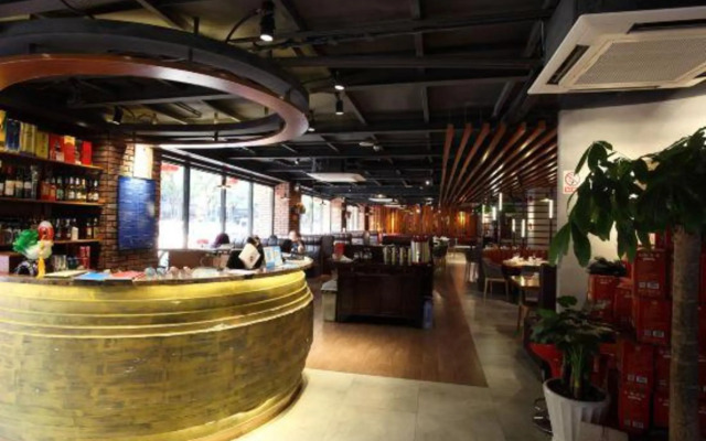 Bear house chain hotel (Shanghai Chuansha subway station store)