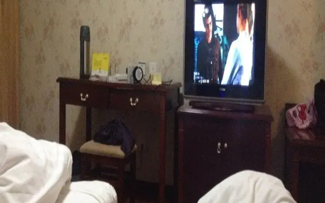 Super 8 Peony Square