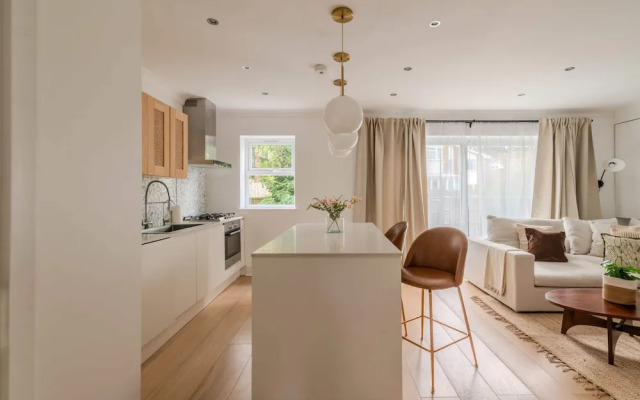 Beautiful 2 Bed, 2 Bath Abode In Dulwich