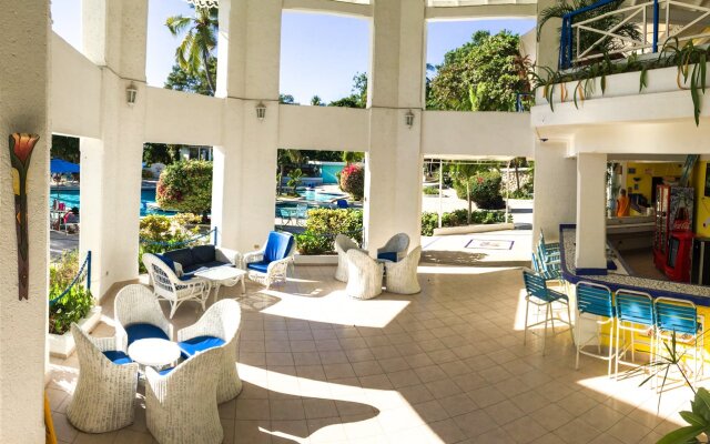 DoubleTree by Hilton Cote des Arcadins Beach Resort & Spa