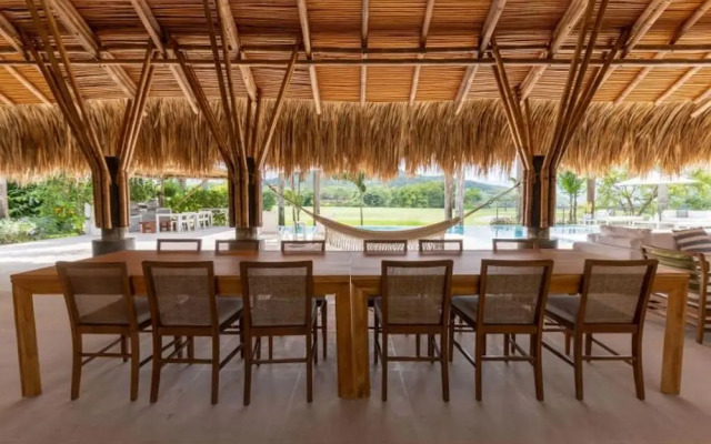 w Amazing 4BR Villa w Pool at Mesa de Yeguas