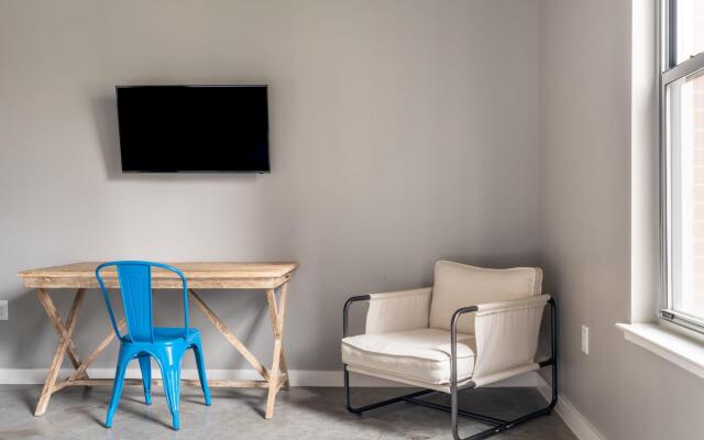 Austin | Awesome 2BD/2BA Downtown Apartment