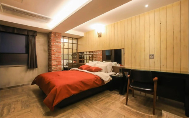 Hotel 2.4