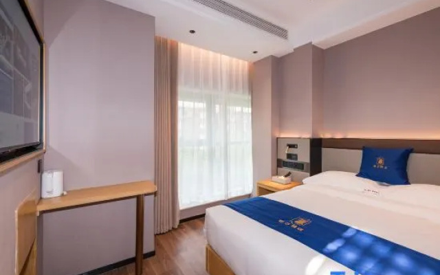 Super 8 Select Hotel (Beijing Shoujingmao Metro Station Tiantan Hospital Branch) – Guest Rooms – Beijing