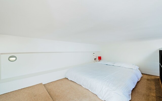 24 43 Stunning Studio in Notting Hill