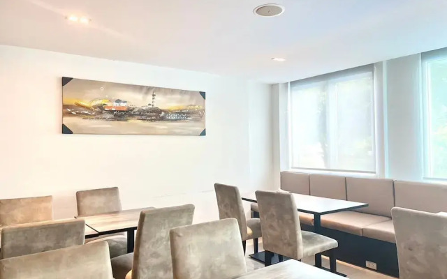 Crystal Suites Suvarnabhumi Airport