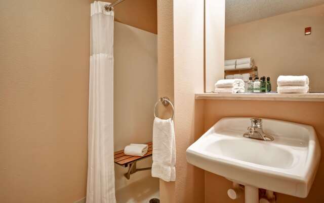 GrandStay Hotel & Suites