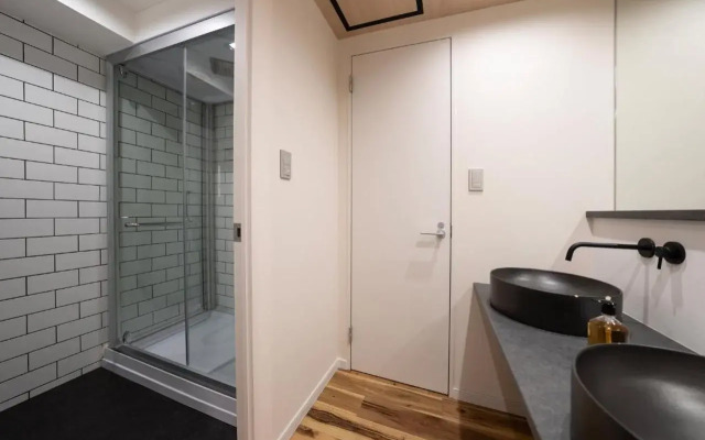 Uh Suite Namba Station