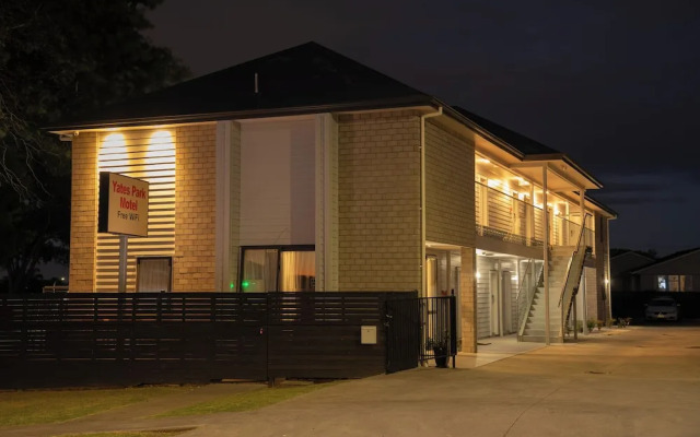 Yates Park Motel