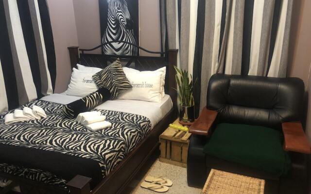 Savannah House - Hostel