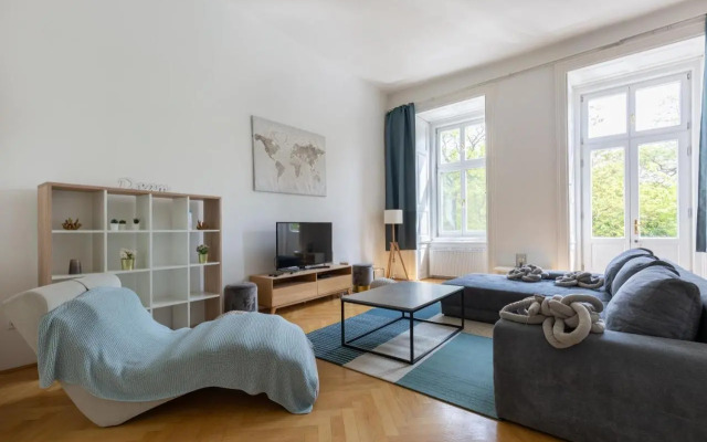 SUPER CENTRAL 2BR-2BT with Balcony&View&Sauna&Jacuzzi
